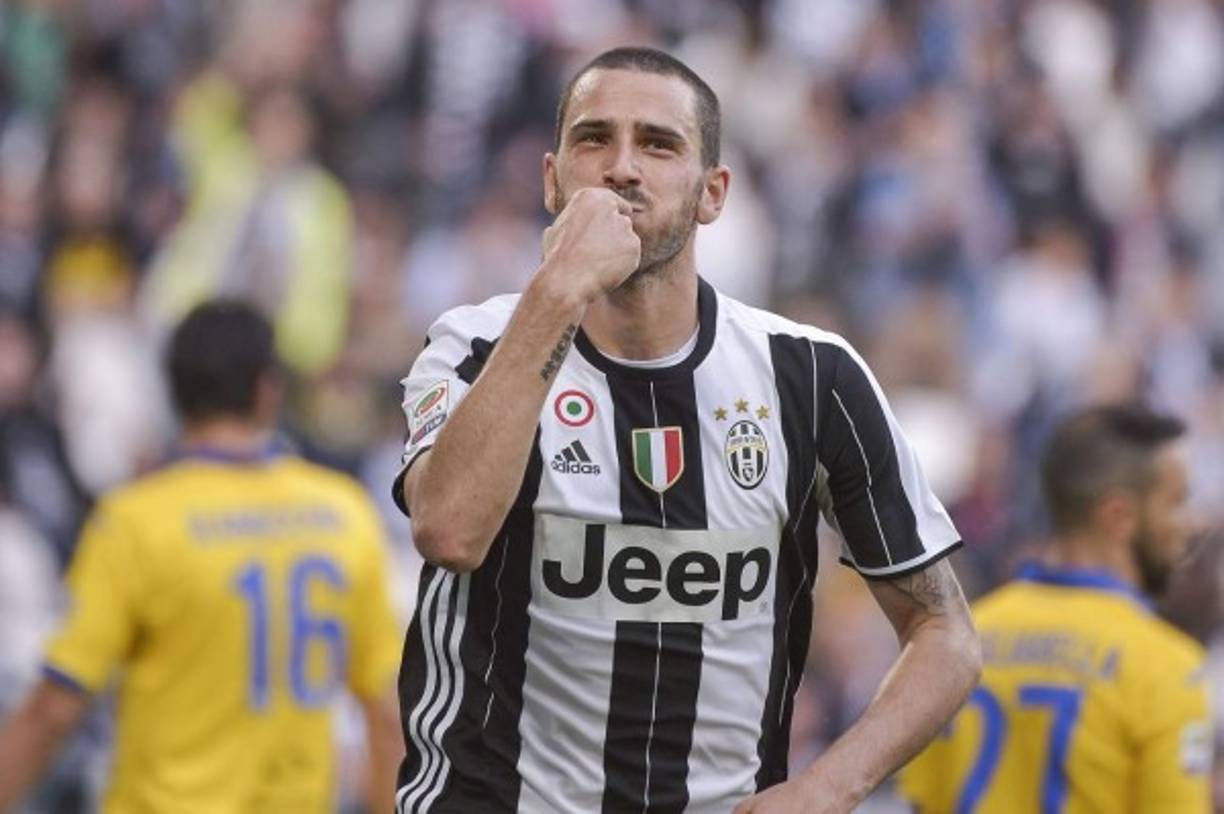 A sus 29 años, Leonardo Bonucci es un eslabón imprescindible en la columna vertebral de la Juventus. Las virtudes del defensa central italiano han llamado la atención de otros clubes europeos como el Manchester City, que durante el pasado verano ofreció 50 millones a la Juventus y un tentador salario al jugador. Según Calciomercato, la Juventus se muestra dispuesta a escuchar ofertas por Bonucci en el próximo mercado de verano.