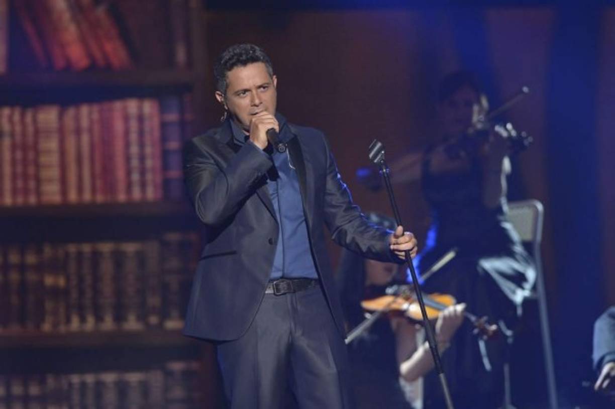 En una noche que reunió a las mejores estrellas de la música latina, por supuesto que el cantante español Alejandro Sanz estuvo entre las mejores presentaciones.