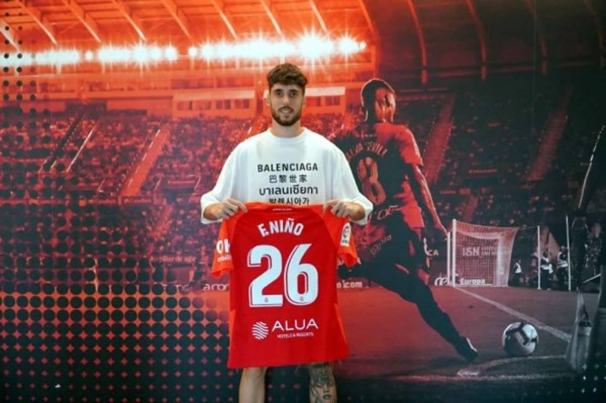 El Villarreal ha confirmado la cesión, sin opción de compra, del delantero Fer Niño al Mallorca para la actual temporada. El técnico del conjunto castellonense, Unai Emery, ya se había pronunciado sobre la necesidad de que el atacante andaluz saliera para progresar en su formación. En las dos temporadas en las que Fer Niño ha jugado partidos con el Villarreal ha disputado un total de 35 partidos en los que ha marcado diez tantos.