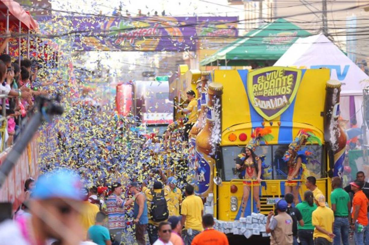 Ambiente de fiesta en La Ceiba, Atlántida, en el gran carnaval más famoso del Caribe hondureño.