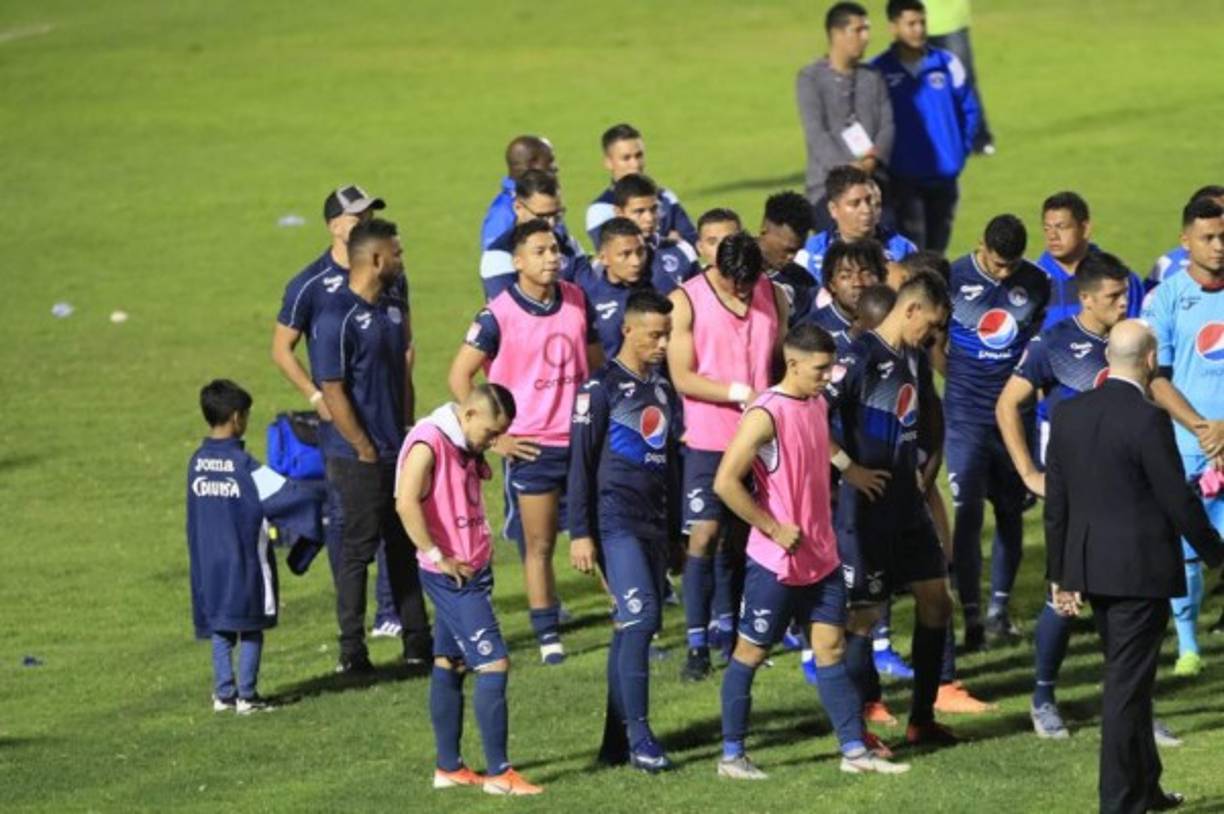 Barcelona's Argentine forward Lionel Messi gestures during the Spanish league football match Valencia CF against FC Barcelona at the Mestalla stadium in Valencia on January 25, 2020. (Photo by JOSE JORDAN / AFP)