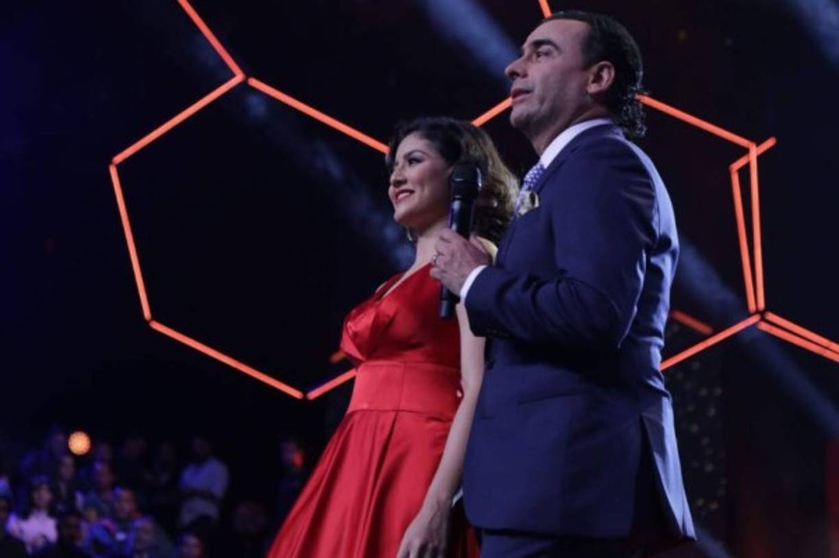 Adal Ramones dijo: 'Honduras debe estar orgullosa de la representante que tiene en La Academia ya que hiciste vibrar a este público'.