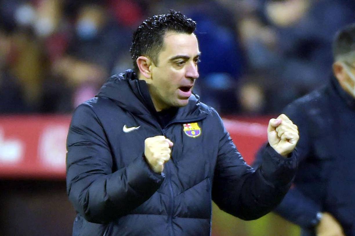 Xavi Hernández - El entrenador del Barcelona está negociando su renovación tras ganar la Liga Española y ha exigido al club, según informa Manu Carreño en El Larguero, un contrato que incluya un salario de 12 millones de euros netos para él y su equipo técnico, con la condición de que este acuerdo se extienda más allá del 30 de junio de 2024.