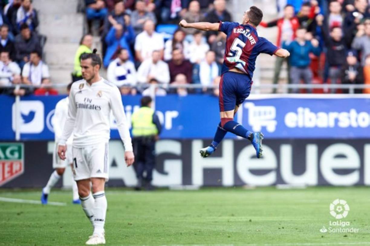 El eufórico festejo de Gonzalo Escalante tras la validación del VAR de su gol.