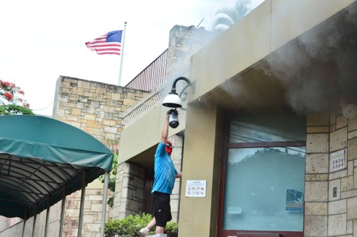 Este sujeto con una máscara del hombre araña es señalado por las autoridades policiales como uno de los protagonistas de este recriminable hecho.