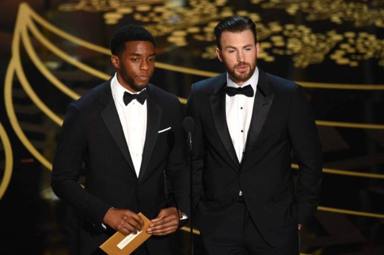 Chadwick Boseman y Chris Evans.