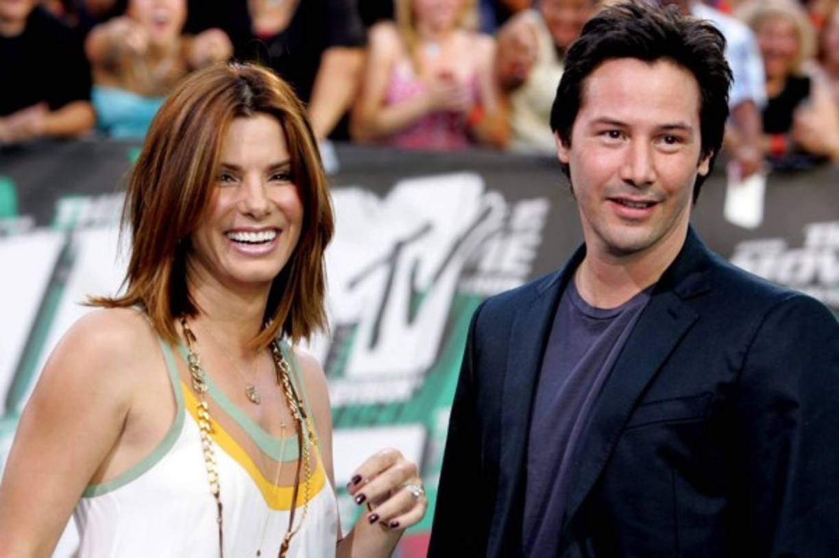 Keanu siempre ha mantenido su vida personal muy privada. Se ha relacionado con Amanda De Cadenet, Sandra Bullock, Claire Forlani y Jill Schoelen, pero ninguna relación fue confirmada.<br/>