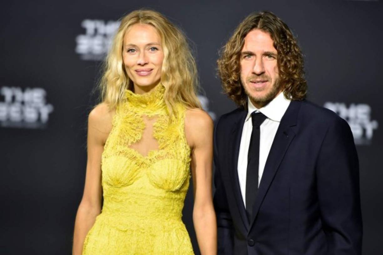 Carles Puyol y su esposa.