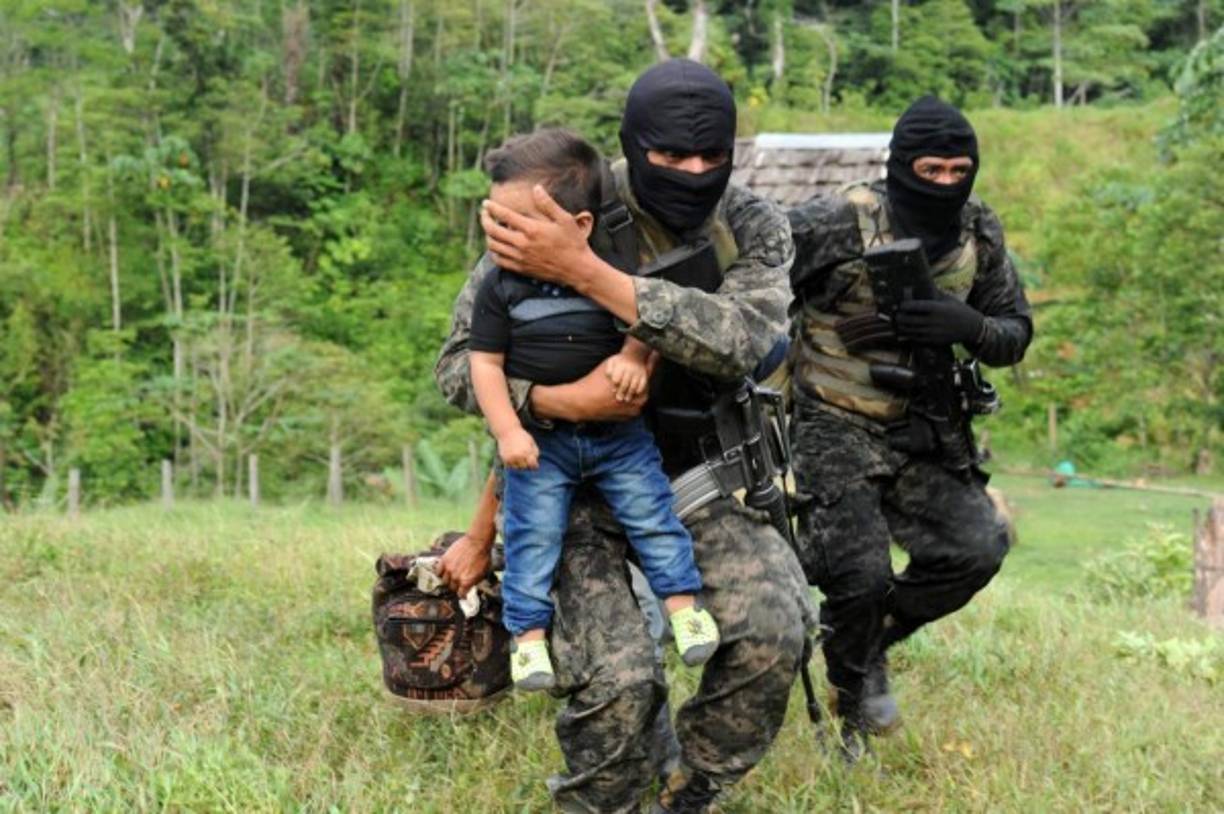 Las autoridades garantizaron la reubicación de niños y adultos que habitaban la zona protegida.