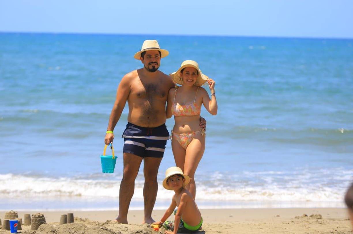 Fotos: Playas de La Ensenada atraen a miles este Viernes Santo