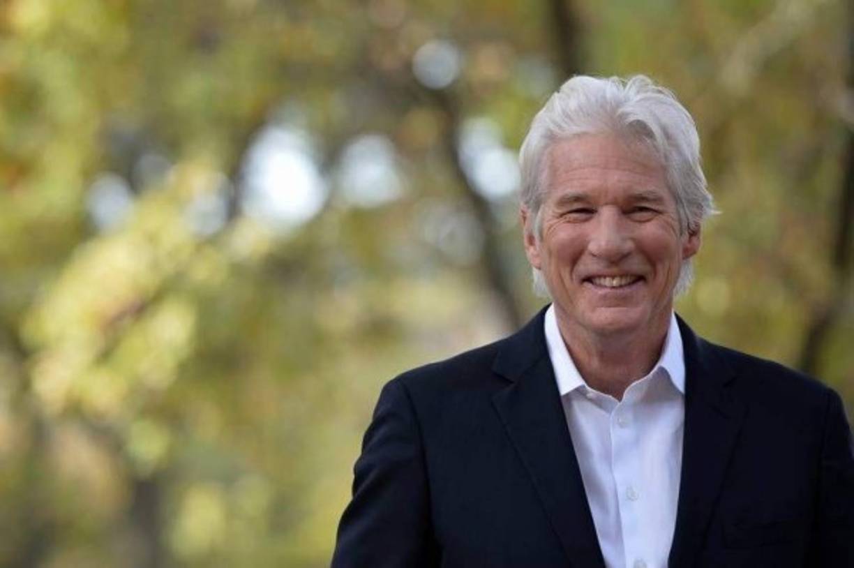 Richard Gere. El actor se convirtió el budismo cuando tenía veinte años y desde entonces ha estado íntimamente ligado tanto al movimiento religioso como a las causas humanitarias vinculadas al Tíbet. “La gente me pregunta sobre el Dalái Lama y yo solo puedo responder que te sientes a salvo. Es alguien que no quiere nada de ti. No quiere tu dinero, no quiere tu tiempo, solo quiere que seas feliz”