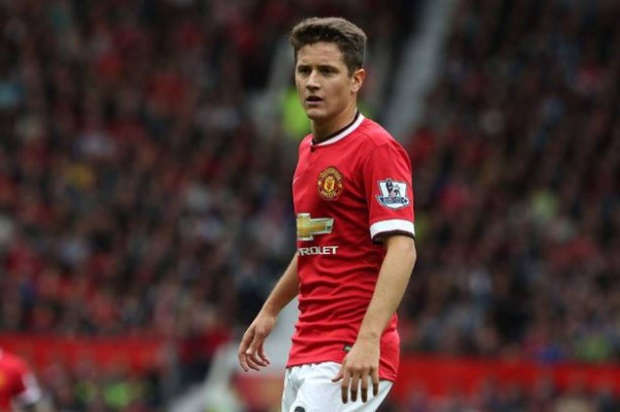 Ander Herrera: Centrocampista español de 29 años de edad. Su último club fue el Manchester United, se menciona que el PSG lo fichará en los próximos días.