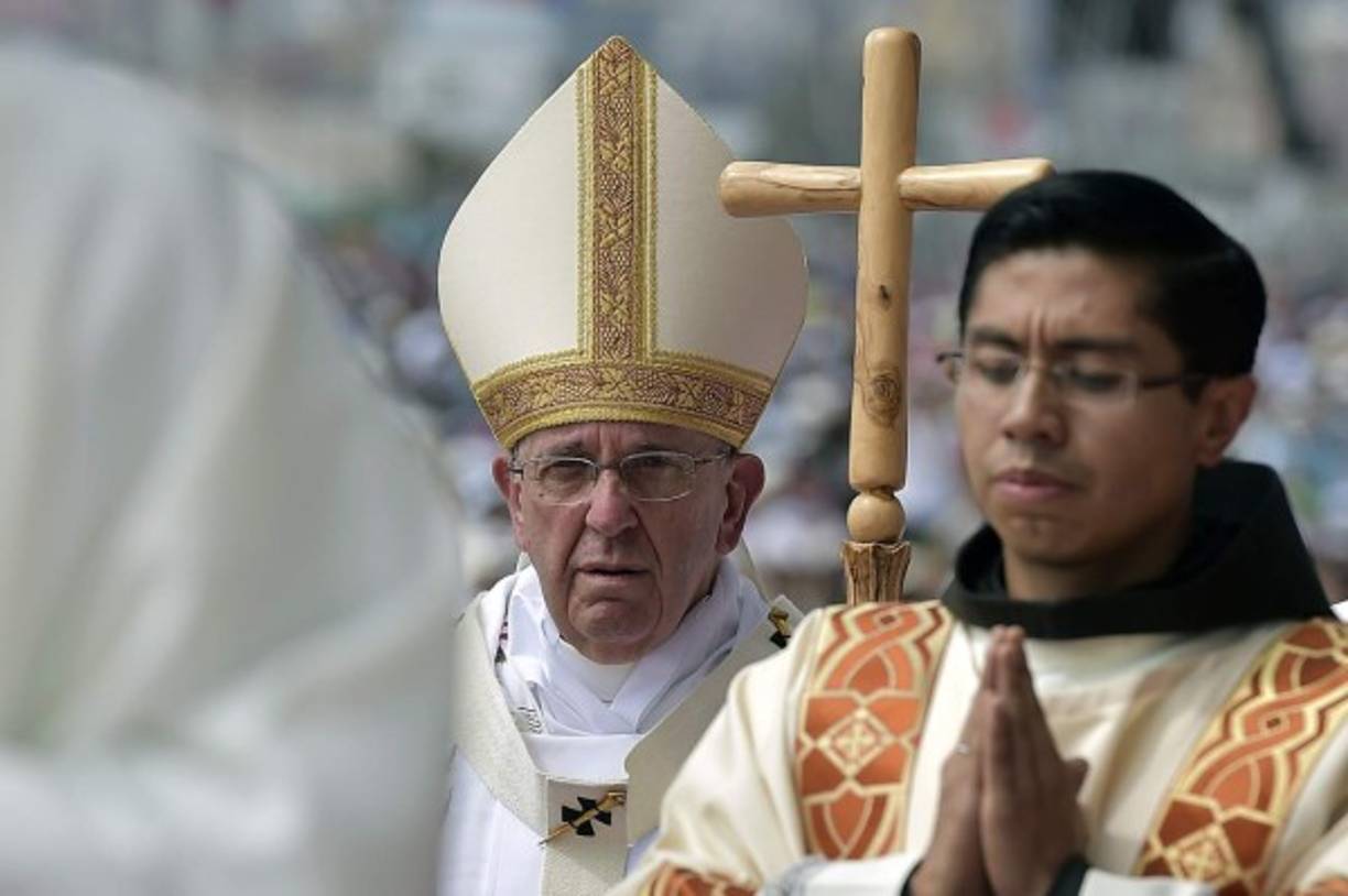 Francisco terminará su viaje a Ecuador con la visita a un hospital de Tumbaco y al santuario de la Virgen del Quinche y a las 12:00 hora ecuatoriana (17:00 GMT) volará hacia Bolivia, la segunda parada de su gira por Latinoamérica, que también lo llevará a Paraguay. EFE