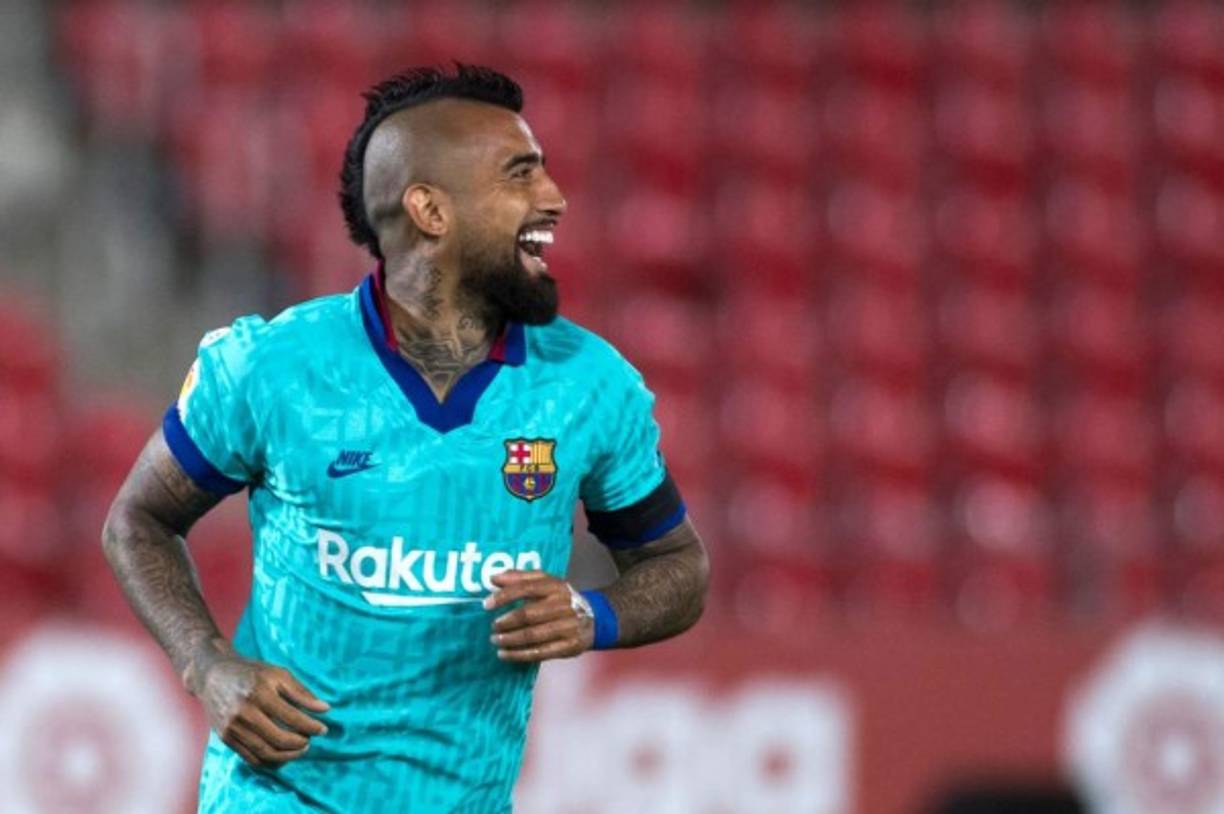 La alegría de Arturo Vidal por marcar el primer gol del Barcelona en la vuelta del fútbol a España.