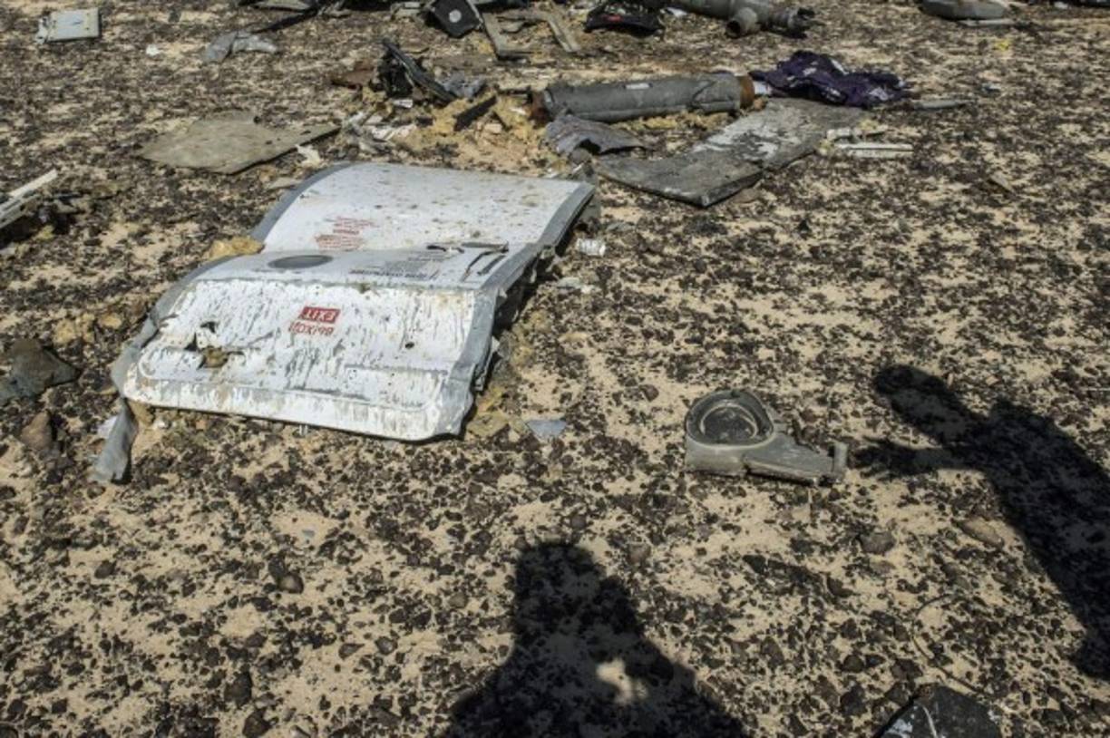 El gobierno ruso descartó que el accidente haya sido provocado el Estado Islámico que se hace llamar Provincia del Sinaí. Esta organización afirmó el sábado que derribó el avión en represalia a los bombardeos rusos en Siria.