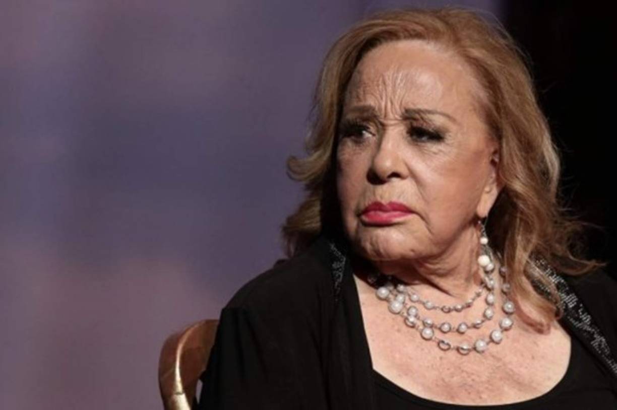 En 1985 se convierte en productora y presentadora del programa unitario Mujer, casos de la vida real. Inicialmente, el programa fue creado para responder casos y necesidades del público enfocados a localizar víctimas del terremoto de 1985.