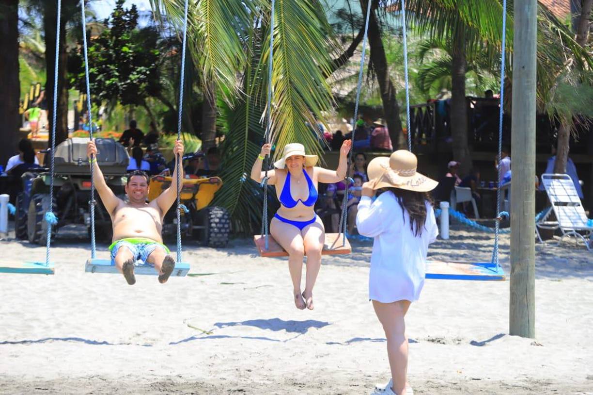 Fotos: Playas de La Ensenada atraen a miles este Viernes Santo