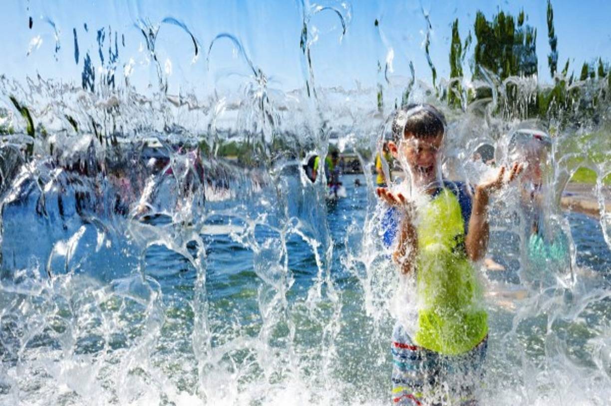La ola de calor también afectó a ciudades estadounidenses al sur de Vancouver a principios de esta semana, como Portland (Oregón) y Seattle (Washington), también conocidas por su clima templado y húmedo, donde la temperatura alcanzó máximos históricos desde que se iniciaron los registros en 1940.