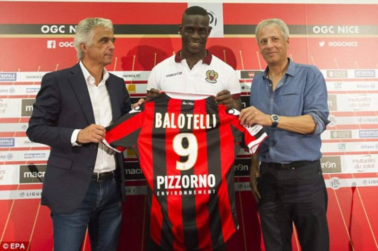Mario Balotelli, atacante italiano de 26 años, decidió prolongar por un año su contrato con el club francés con el objetivo de volver a la selección italiana y poder disputar el Mundial de Rusia en 2018. La temporada, de momento, comienza con un contratiempo: 'Balo' se lesionó hace unos días, en el partido de ida de la ronda preliminar de Champions, y se perderá el inicio la Liga.