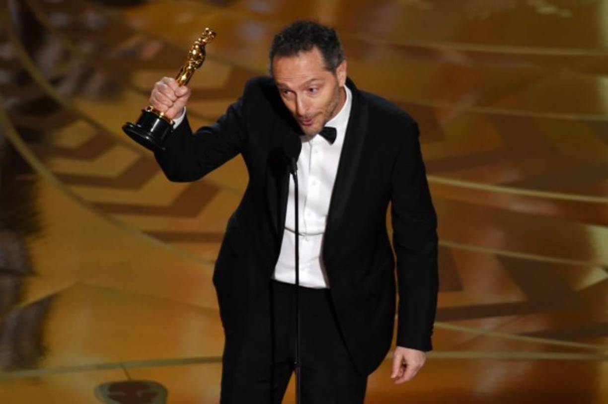Maestro de la luz y el plano secuencia, el mexicano Emmanuel Lubezki se convirtió este domingo en el primer fotógrafo de la historia de Hollywood que gana tres premios Óscar de forma consecutiva.
