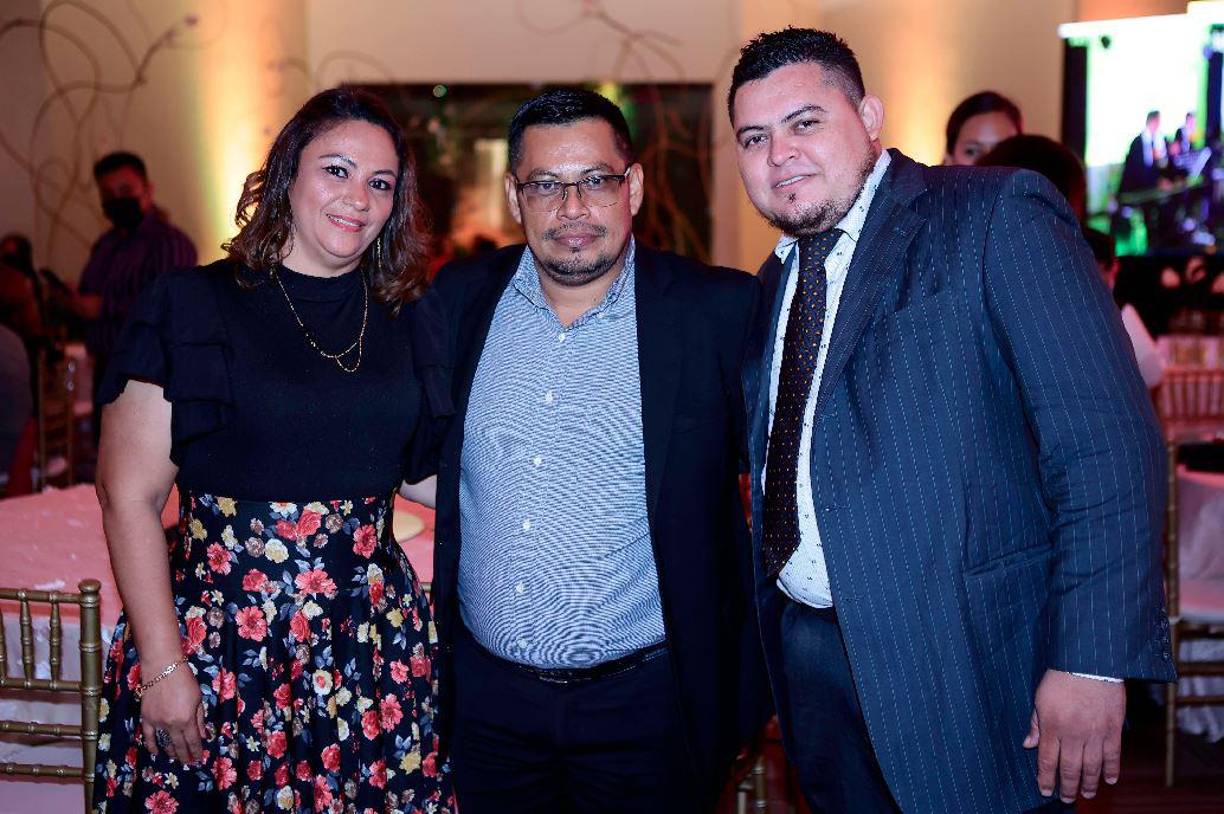 Sirley Espinal, Mario Zelaya y Luis Hércules