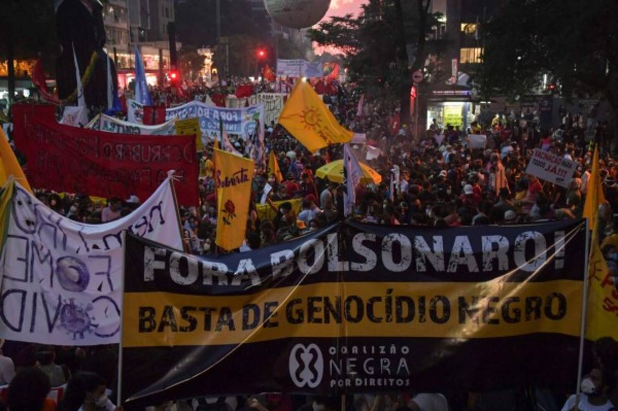 Demonstrators take part in a protest against Brazilian President Jair Bolsonaro's handling of the COVID-19 pandemic in Sao Paulo, Brazil on May 29 2021. (Photo by NELSON ALMEIDA / AFP)