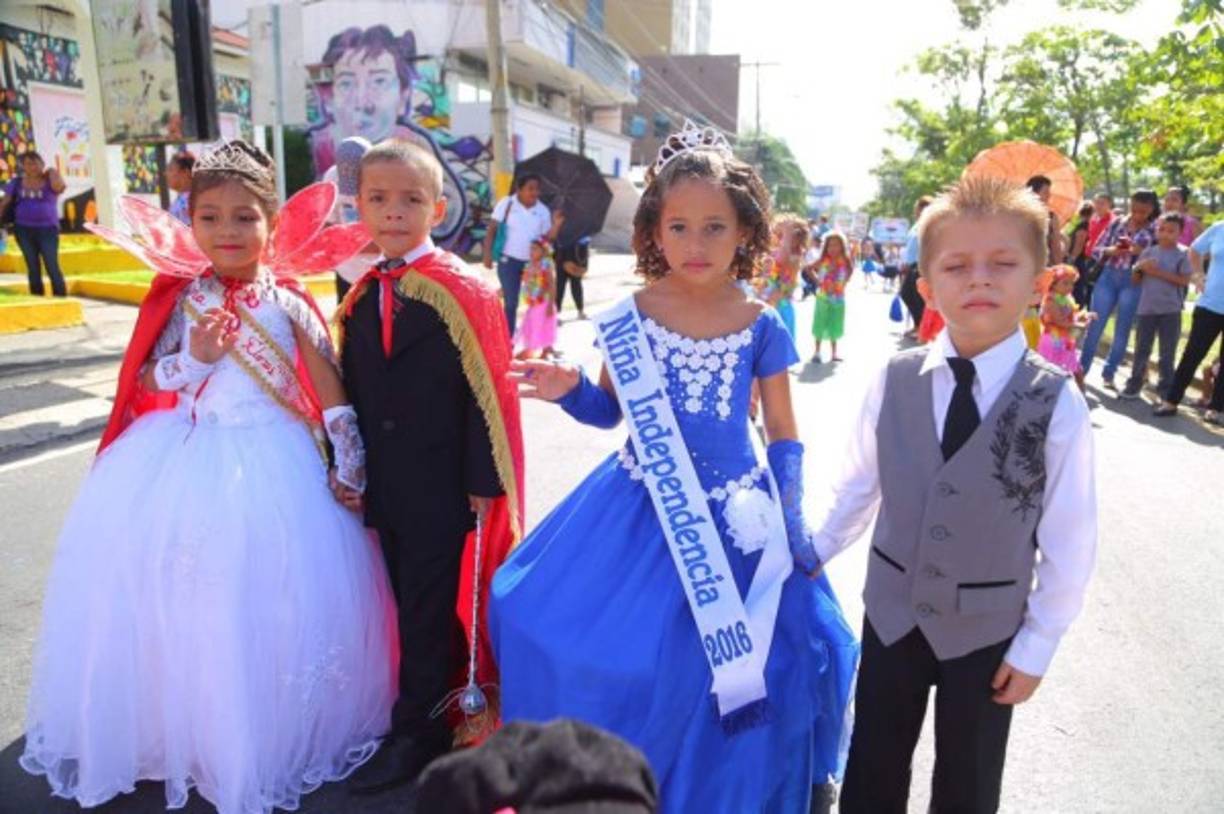 Estos pequeños sampedranos derrocharon elegancia.