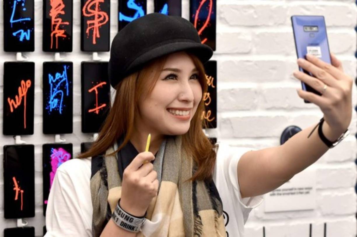 El Note 9 representa una mejora de potencia y durabilidad con respecto al modelo anterior. Uno de los puntos a destacar es la cámara que se construyó sobre la base que estableció el Galaxy S9, el dispositivo equipado con una de las cámaras más sofisticadas del mercado.