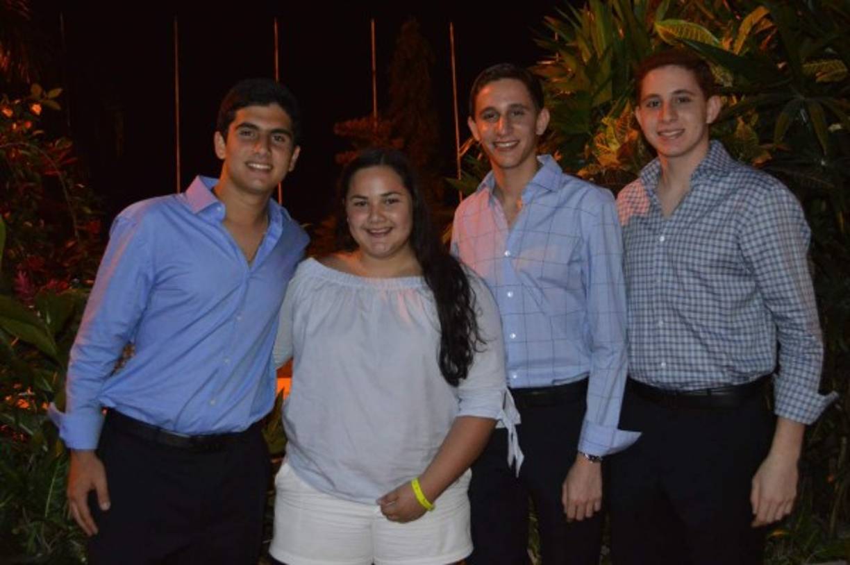 Yaudet Burbara, Sofía García, Edgardo y Nicolás Larach.