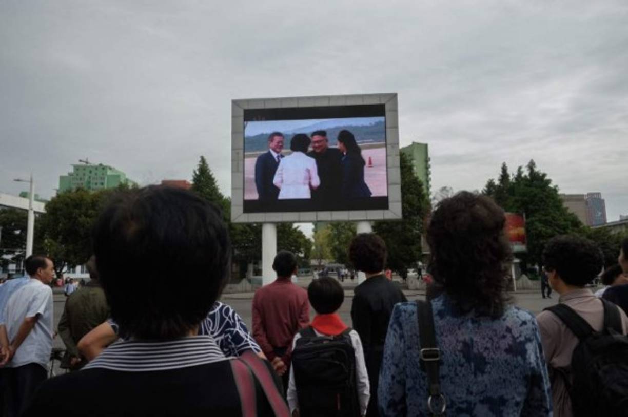 Moon fue aclamado por la multitud norcoreana en la tercera cumbre celebrada entre ambos líderes.