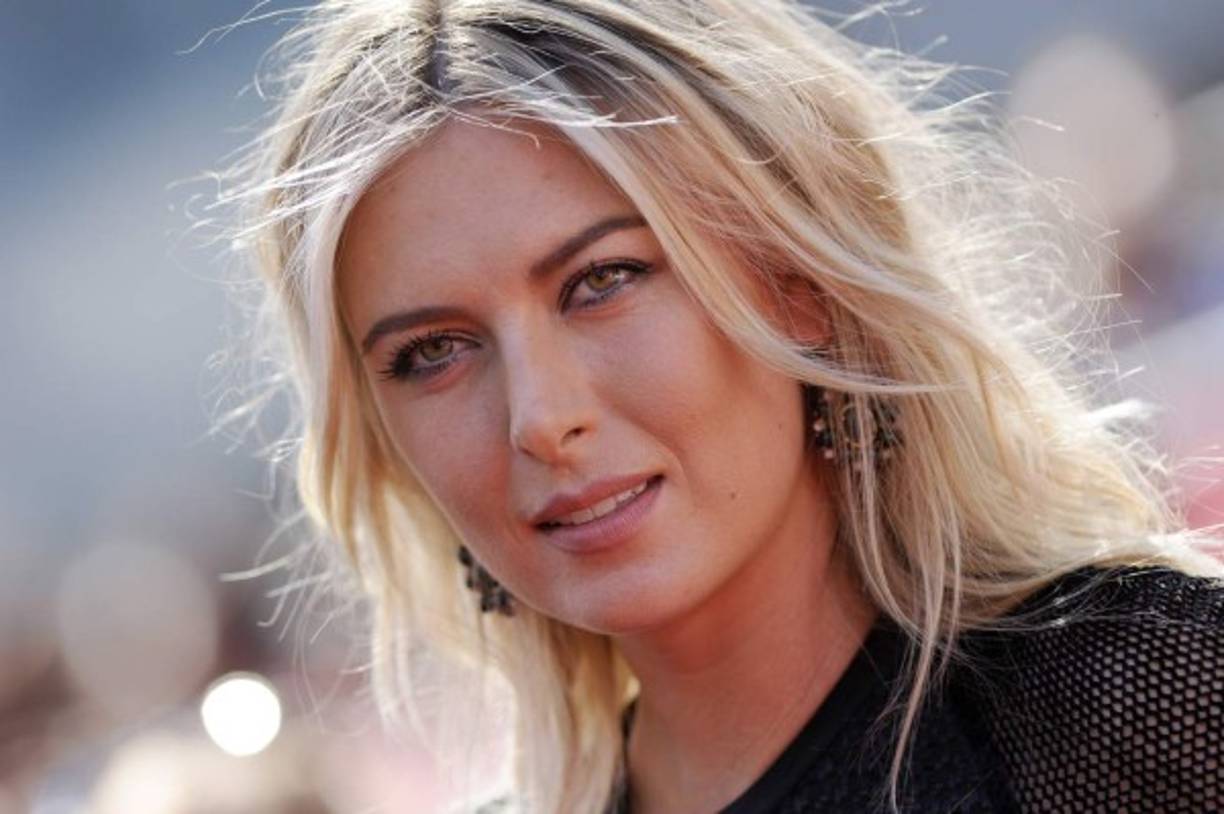 Gracias a su belleza física fue nombrada la deportista más sexy de la década y posó para el calendario de Sport Illustrated.