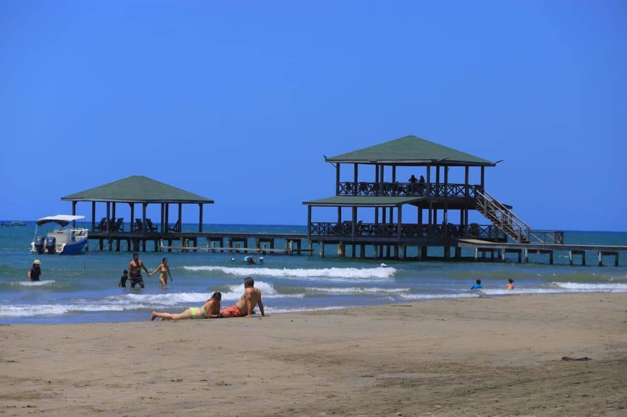 Fotos: Playas de La Ensenada atraen a miles este Viernes Santo