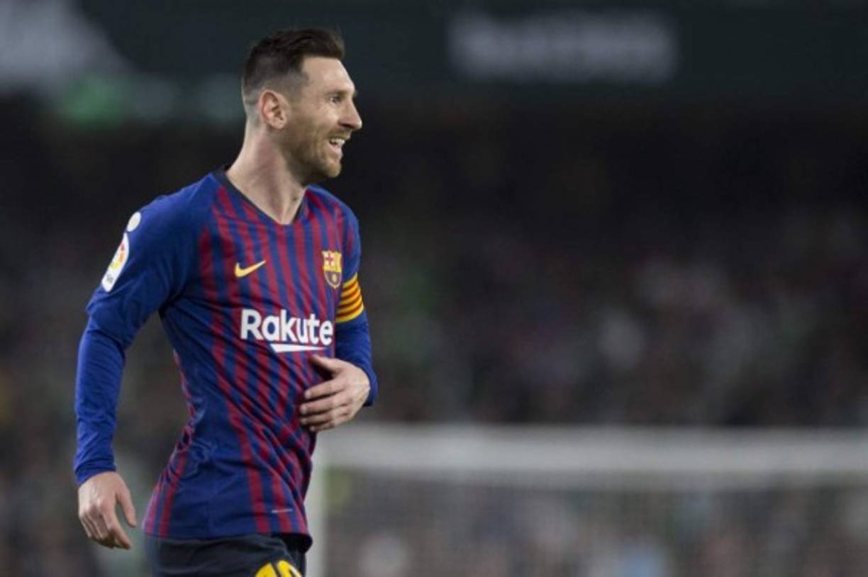 El triunfo sirve al Barcelona para distanciarse 10 puntos de su primer perseguidor, el Atlético (2º), que perdió 2-0 el sábado ante el Athletic.