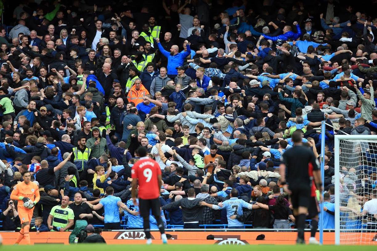 Los aficionados del Manchester City gozaron con la victoria de su equipo ante el Manchester United.