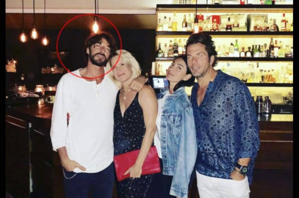 El afortunado hombre se llama Andrea Grilli y es un exitoso jefe comercial de la marca de moda francesa Marcelo Burlon.