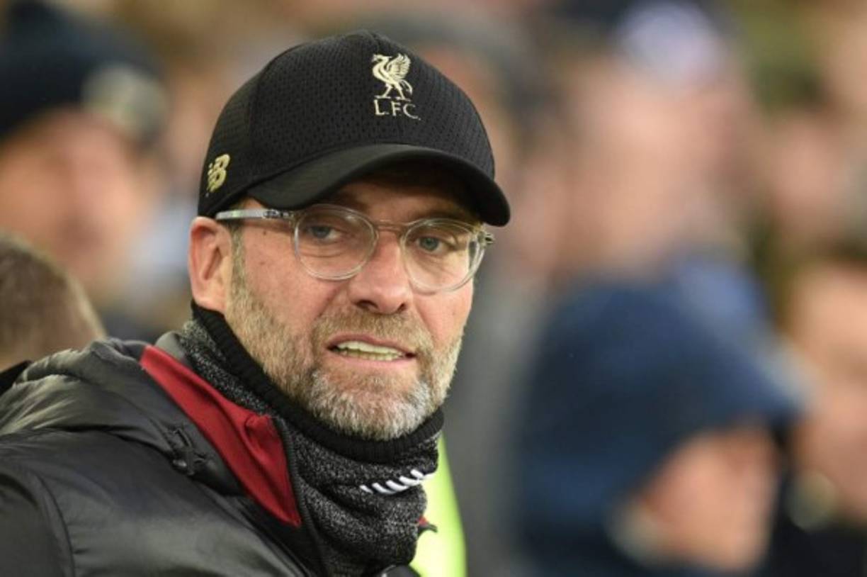 Jürgen Klopp ha sido un entrenador de éxito en los últimos años. Con el Dortmund logró 2 títulos de Bundesliga y 2 Supercopa de Alemania, además de una Copa alemana y ser finalista de la Champions League en donde perdió con Bayern Múnich. Hoy tiene peleando el título de Premier League al Liverpool.