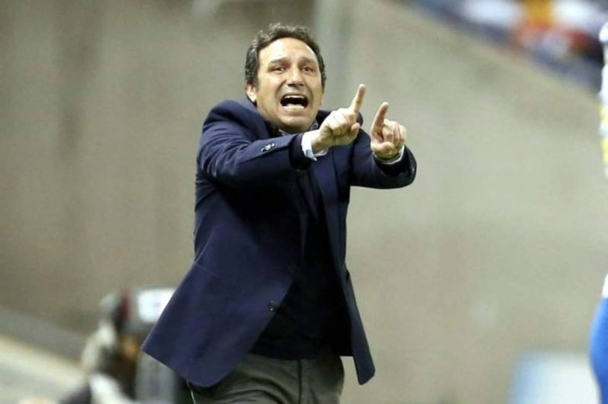 Eusebio Sacristán es uno de los más sonados para sustituir a Luis Enrique. Es un hombre de la casa, ya dirigió al Barcelona B del 2011-15. En la Real Sociedad está haciendo un gran trabajo y lo hemos visto esta temporada como ha hecho grandes partidos contra el Barça y el Real Madrid. Su filosofía de juego es la del Barça y encajaría perfecto.