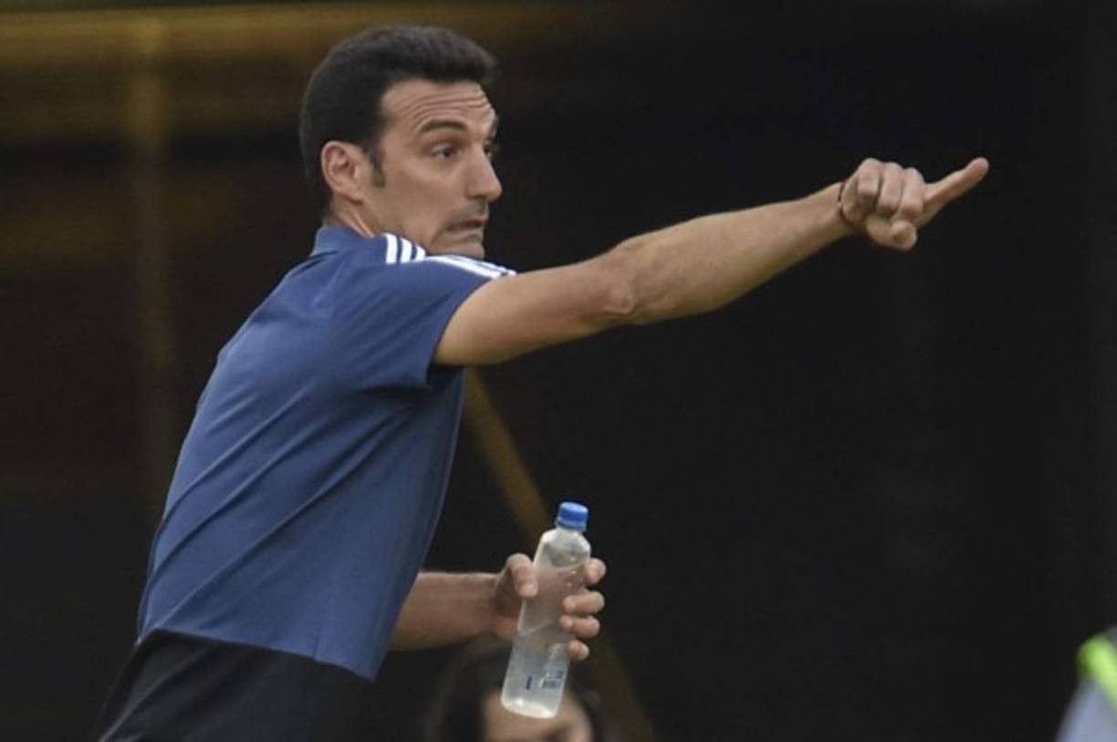 El seleccionador argentino Lionel Scaloni ha causado revuelo ya que en la previa del duelo ante Brasil señaló que ni Messi tiene asegurado el puesto de titular. Sin embargo, reveló que el delantero Sergio 'Kun' Agüero sí estará en el 11 inicial de Argentina ante Brasil.