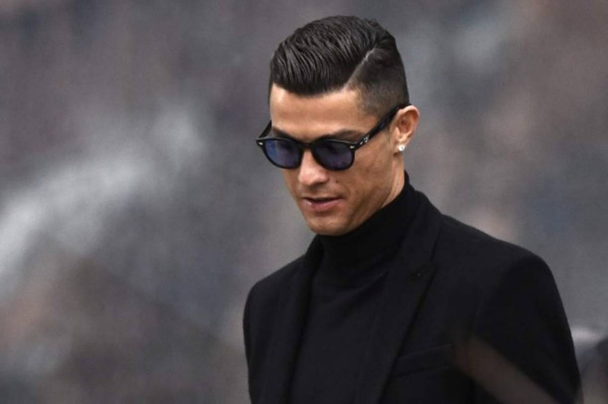 Medios en España informan que un aficionado le preguntó a Cristiano Ronaldo si le gustaría volver al Real Madrid, el atacante luso solo se sonrió y le dijo: 'Ya está, todo perfecto', le respondió el cinco veces ganador del Balón de Oro.