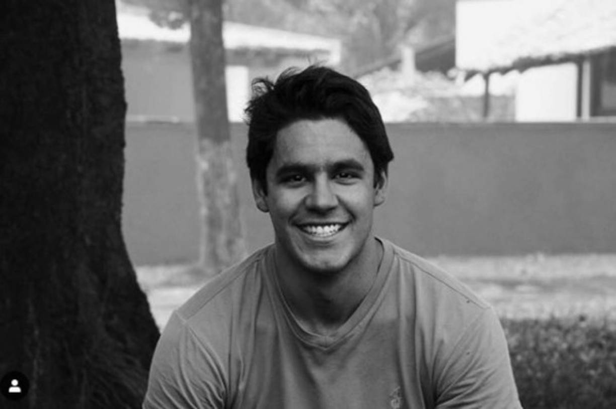 Fruto de ese amor ahora tienen cinco hermosos hijos, entre ellos, Eduardo Junior quien ha demostrado que tiene muchas cualidades como cocinar y montar a caballo junto a su padre.