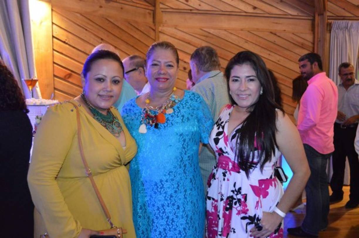 Glenda Estrada, Xiomara Lemus y Gladis Arias.
