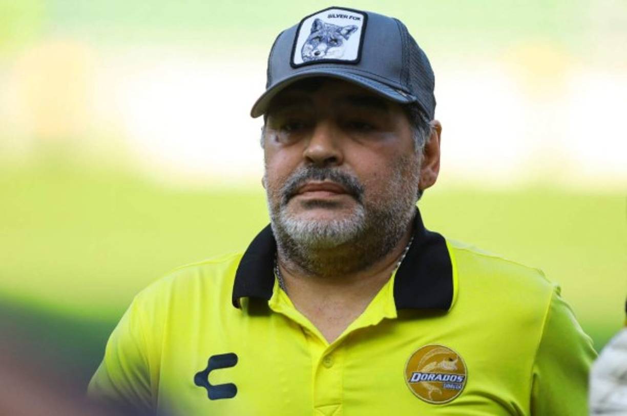 Diego Maradona llegó al partido con semblante serio.