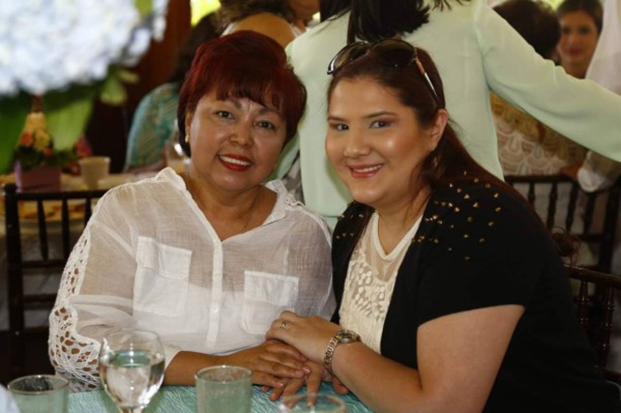 Isabel Sampang y Pía Reyes.