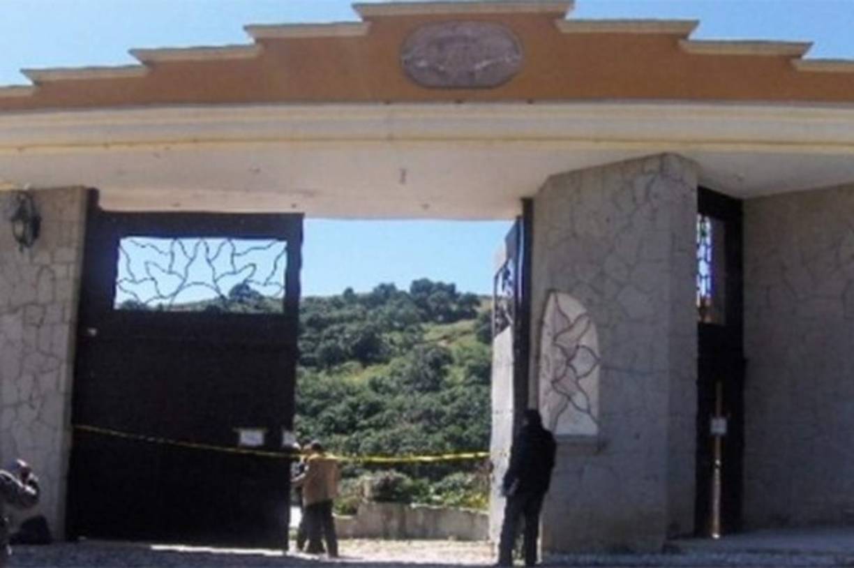 Ubicado en el Estado de México con una extensión de 21,302 metros cuadrados, similar a la del Zócalo, está valorado en 32 millones de pesos, el más alto de las 27 propiedades que serán subastadas esta tarde.