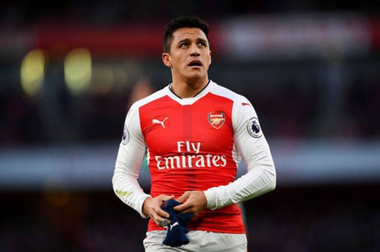 Según Sky Sports, el PSG hará la próxima semana una oferta de 40 millones al Arsenal por Alexis Sánchez. El jugador, por su parte, pediría unos 550.000 euros a la semana al club francés. Además, diversos medios ingleses aseguran que el chileno ha estado en París y se ha reunido con representantes del PSG. El técnico frances Arsene Wenger ha sido contundente al ser preguntado en rueda de prensa sobre un supuesto interés del PSG en el chileno: 'Es imaginación de los medios'.