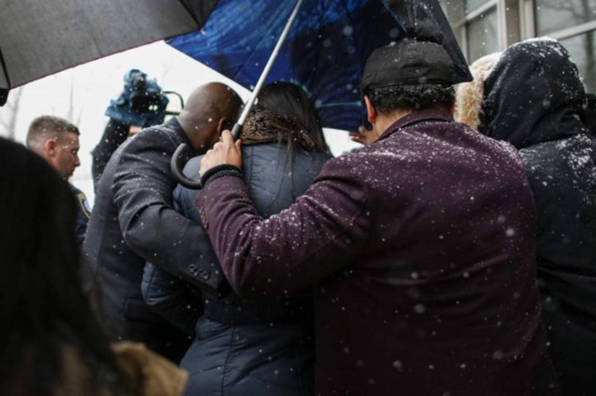 A su llegada, como es de constumbre, los periodistas la acorralaron, pero ella no dio entrevistas este día.