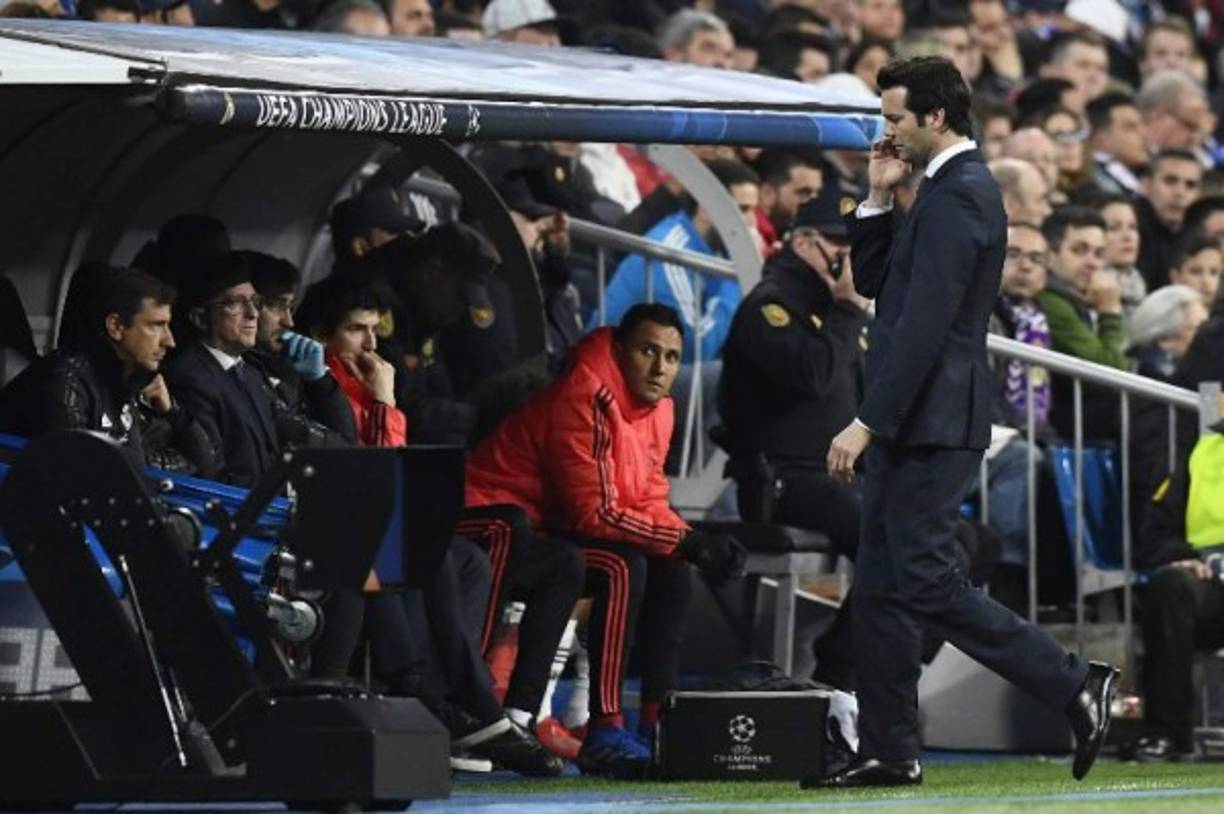 Solari estaba asombrado por la debacle y Keylor Navas lo quedó viendo con asombro.
