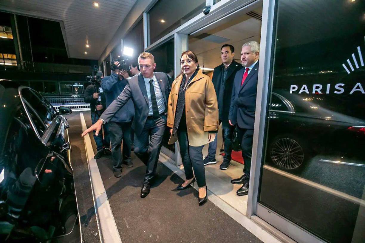 Tras su estadía en Francia, Castro de Zelaya viajará a México para participar en una cumbre sobre migración. 