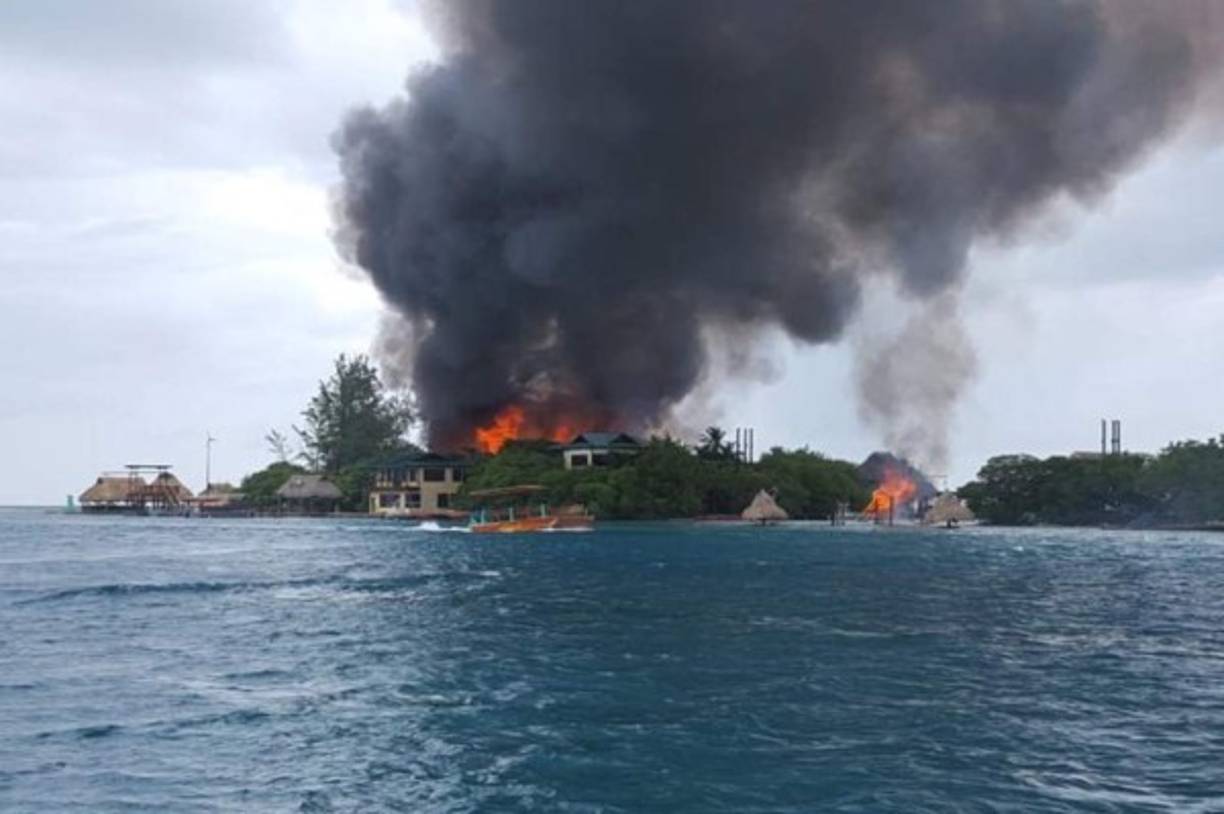 Se observaron varios focos de fuego por lo que no se descarta que el incendio pudo haber sido provocado por mano criminal, serán las autoridades quienes comprueben esta hipótesis.