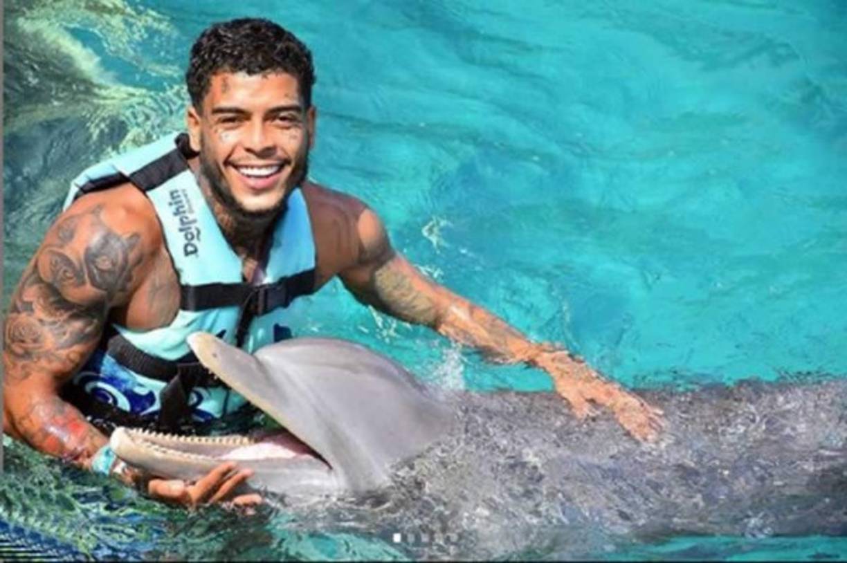 Mc Kevin se encontraba hospedado en el hotel junto con su esposa, Deolane Bezerra, y su equipo de producción.